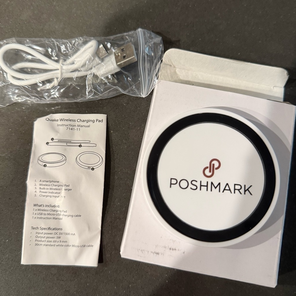 Original Poshmark merch quake wireless charging pad
